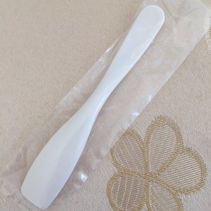 La Mer Cream X Large Spatula Applicator White 4"